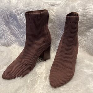 Elegant Brown Knit Heeled Boots